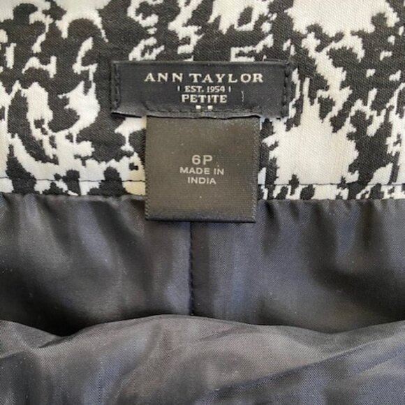 ANN TAYLOR Graphic Print Black White Mini Skirt 6 Petite - Picture 9 of 11